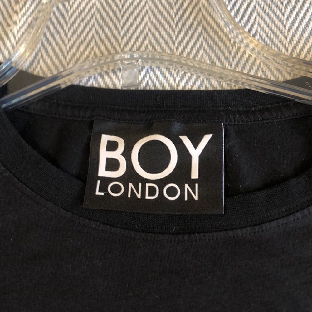 BOY London t shirt, Sz L Black UNISEX SKULL, CHAINS, WINGS on back Like New - Picture 5 of 13